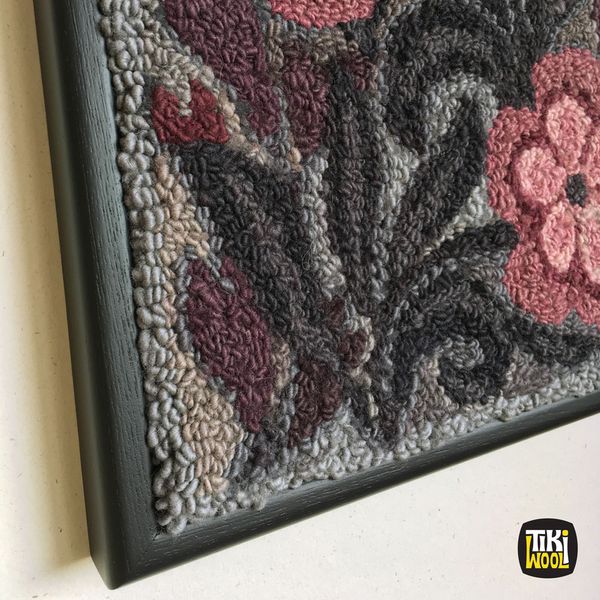 Wall hanging hooked rug