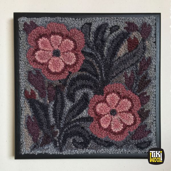 Wall hanging hooked rug