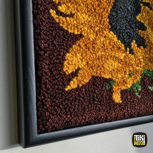 Wall hanging hooked rug