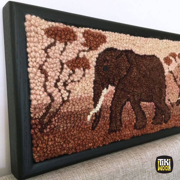 Wall hanging hooked rug