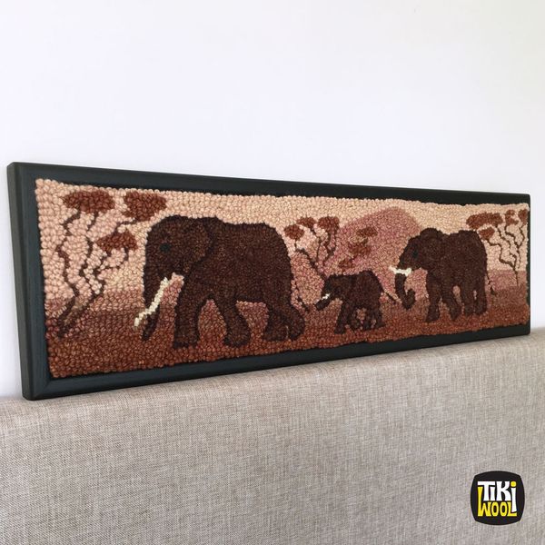 Wall hanging hooked rug